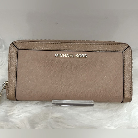 Michael kors pink Saffiano leather long wallet zip around clutch cellphone - Picture 1 of 6